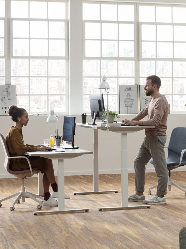 Yükseklik Ayarlı Masa Seçerken Dikkat Edilmesi Gereken 8 Önemli Nokta